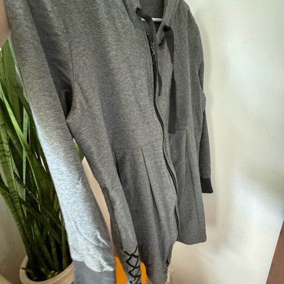 Maternity Hoodie with Adorable Crisscross Detail - Picture 6 of 6